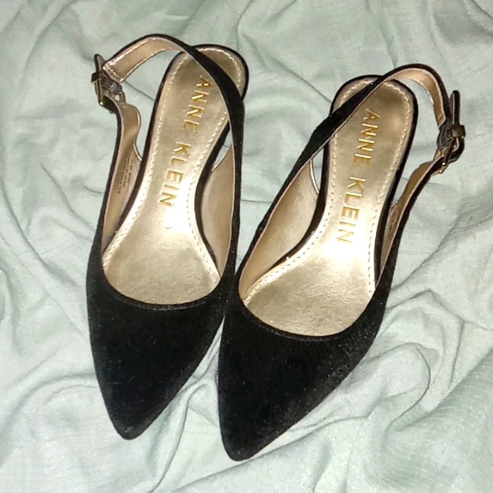 ANNE KLEIN suede black kitten heel adjustable  strap at heel. SIZE 6